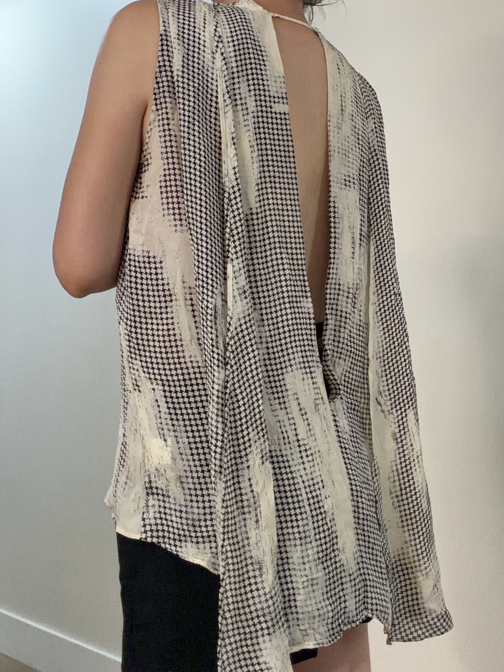 100%silk Parker Black & White Houndstooth Print top
